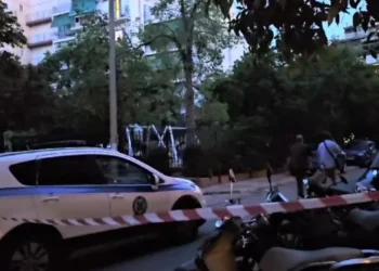 Detaje nga atentati ndaj shqiptarit në Athinë/ Autorët hapën zjarr brenda në makinë, shënjestra ka qenë në burg për vrasje