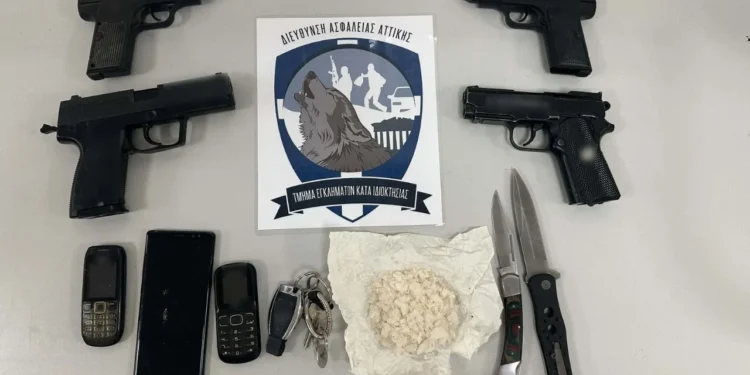 Kapet banda e grabitësve në Athinë, “Koka” e grupit një shqiptar, hiqeshin si policë dhe vidhnin në dyqane