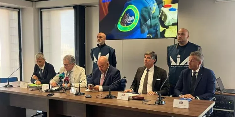 Droga kalonte në Itali nga Shqipëria me peshkarexha, aksion i madh policor në Bari. Arrestohen 12 persona