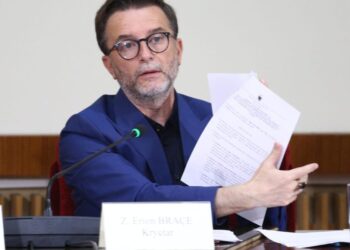 Opozita nuk merr pjesë, Braçe te “Dezinformimi”: Turizmi është sulmuar nga grupe të huaja keqdashëse gjatë verës