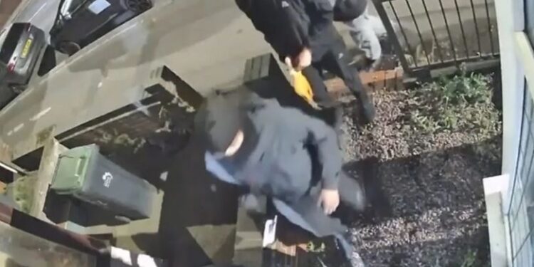 Media britanike ‘The Telegraph’: Si emigrantët shqiptarë pushtuan tregun e kanabisit në Britani