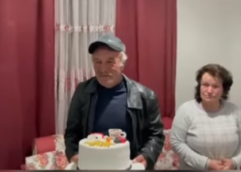 VIDEO/ Surpriza nga fëmijët para vrasjes! Enver Balla festonte me tortë në dorë 60-vjetorin e lindjes