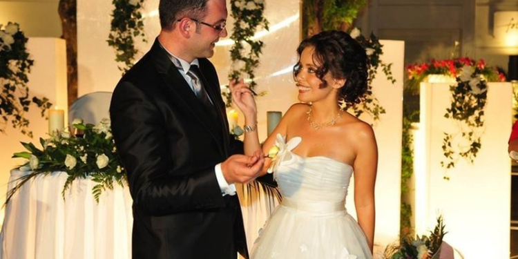 Gerti Bogdani la pas gruan dhe dy fëmijët – Historia e ish-deputetit me të shoqen, dashuri që nga gjimnazi…