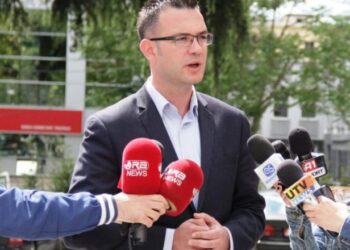 Ndërroi jetë papritur, kush ishte Gerti Bogdani, deputeti i PD dhe baba i dy fëmijëve me aktivisten e njohur