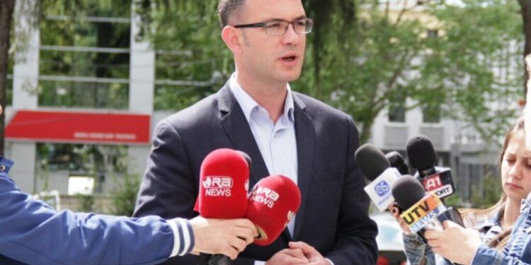 Ndërroi jetë papritur, kush ishte Gerti Bogdani, deputeti i PD dhe baba i dy fëmijëve me aktivisten e njohur