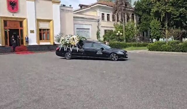 Lamtumira e fundit për ish-deputetin Gerti Bogdanit, nisin homazhet në ambientet e Kuvendit