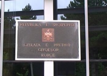 Tentoi të kryejë veprime të turpshme me dy të mitura, Gjykata e Korçës lë në burg 56-vjeçarin