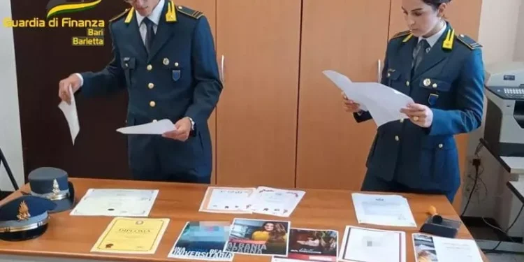 18 mijë € diploma/ La Repubblica: Kjo është zyrtarja në Tiranë që u ble për një çantë Louis Vuitton