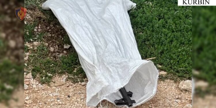 Hapte llogari false në rrjetet sociale dhe fyente 24-vjeçaren, arrestohet 33-vjeçari