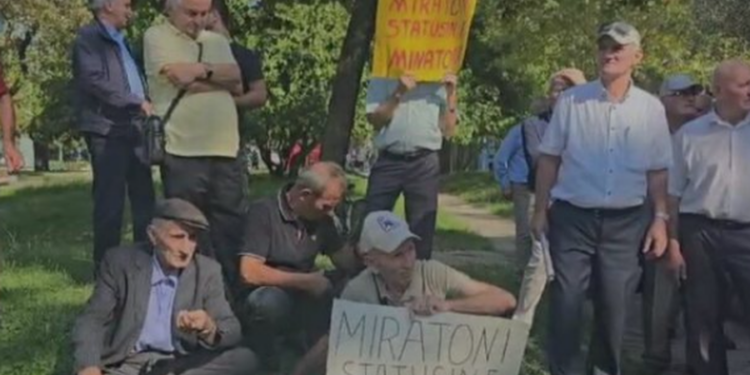 Minatorët protestë para Kuvendit: PS na gënjeu në vitin 2013 për statusin