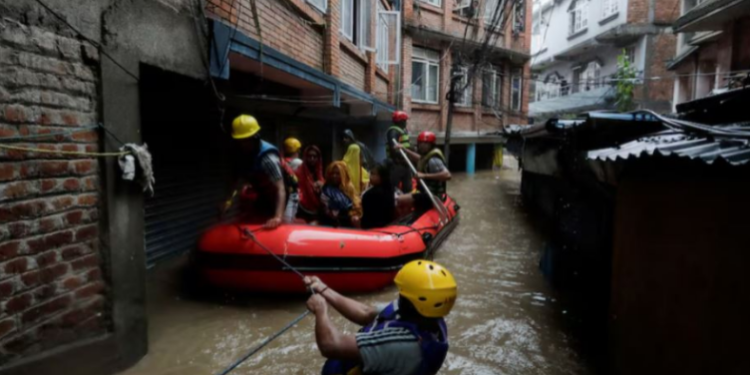 38 viktima nga përmbytjet dhe rrëshqitjet e tokës në Nepal