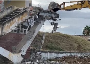 Kavajë, fillon prishja e stadiumit ‘Besa’, çfarë do të ndodhë më pas