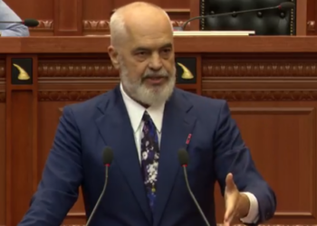 “Mbetjet po prodhojnë politikë”, Rama nuk kursen ironitë ndaj opozitës: Porti i Durrësit i sigurt, mbetjet e rrezikshme trajtohen sipas ligjit