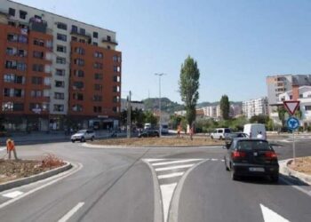 FOTO/ U dhunua me shkop bejsbolli dhe i morën armën, sapo doli nga banesa, ky është polici i burgut 313