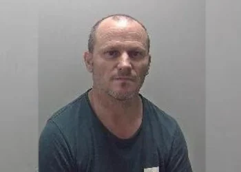 EMËR+FOTO/ Iu kap drogë me vlerë 1- 2 milionë paund, dënohet me dy vite burg 46-vjeçari shqiptar në Angli