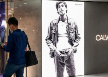 Shtëpitë e modës Tommy Hilfiger dhe Calvin Klein vendosen nën hetim nga autoritetet kineze