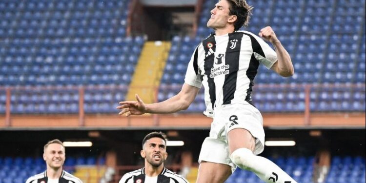 Juventusi mposht Genoa-n dhe merr vendin e parë