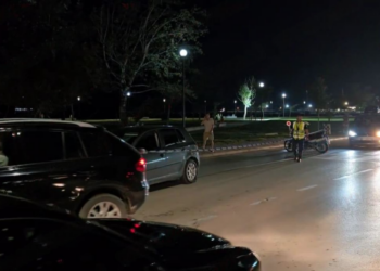 Vlorë/ Makina përplas gruan, përfundon në spital