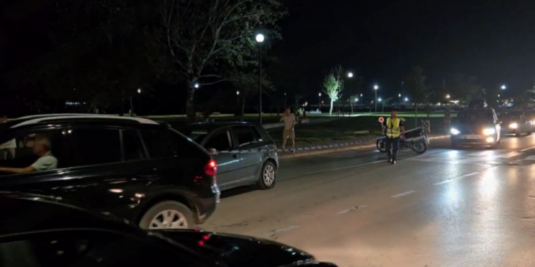 Vlorë/ Makina përplas gruan, përfundon në spital