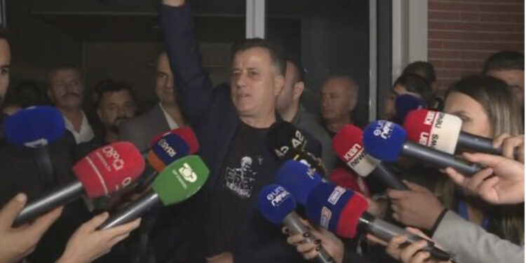 Flamur Noka: Qytetarët sot i dhanë një leksion Ramës, i cili po dridhet në Surrel. Ne do të jemi këtu deri sa kërkesat e qytetarëve të plotësohen