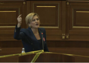 LIVE-Kuvendit të Kosovës i vendoset shiriti i krimit! Përplasje për Radoiçiç