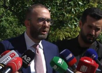 “Krim i rëndë që dënohet deri në 3 vite burg”, Bardhi dorëzon në SPAK padinë ndaj deputetëve të PS: Mosekzekutimi i një vendimi të Gjykatës Kushtetuese