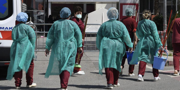 E rëndë! Vdes në QSUT nëna me foshnjën