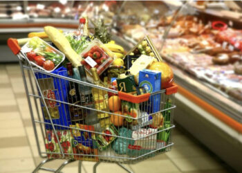 Shqiptarët po varfërohen çdo ditë e më shumë/ INSTAT: 40% e buxhetit familjar shpenzohet për ushqime