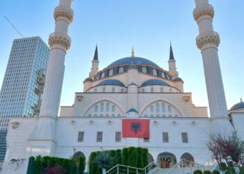 Mos u falni kot/ Namazi juaj tek xhamia e namazgjasë nuk ju pranohet!