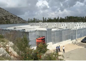 Çdo gjë gati, Gjadri hap dyert për emigrantët nga Italia