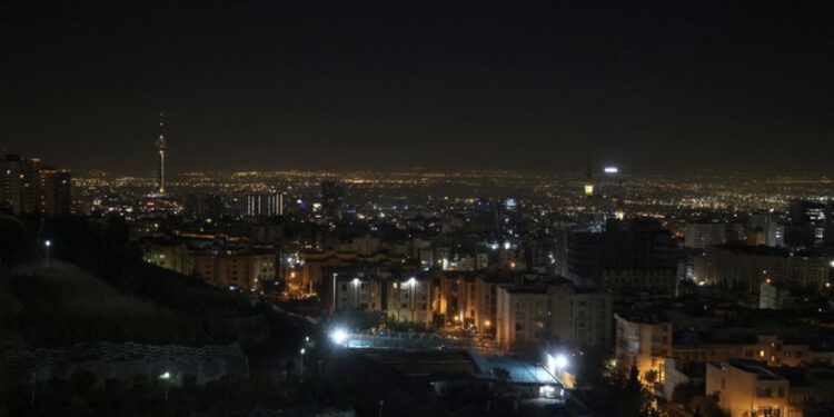 Britania: Irani nuk duhet t’i përgjigjet sulmeve izraelite