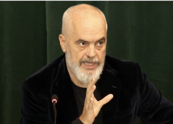 LIVE-Rama shkund kryebashkiakët: Ore, me çfarë merreni ju? Shijaku model