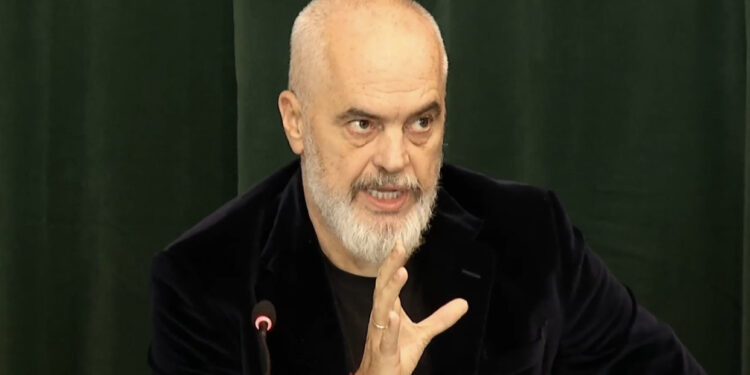 LIVE-Rama shkund kryebashkiakët: Ore, me çfarë merreni ju? Shijaku model