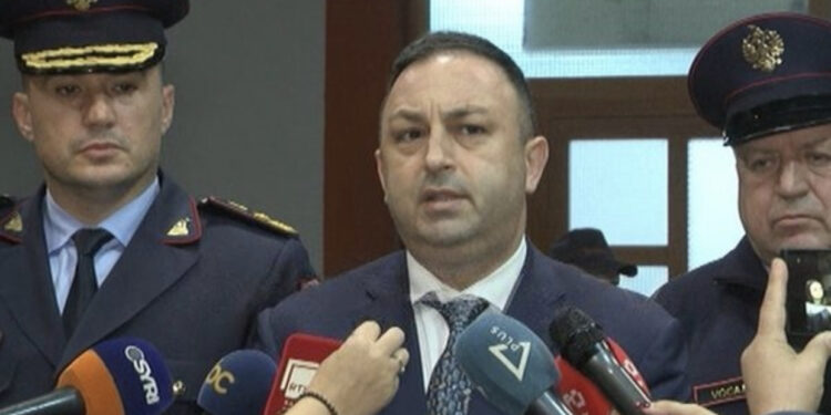 10 policë të plagosur, ministri në spital: Reagimi në proporcion me dhunën e protestuesve