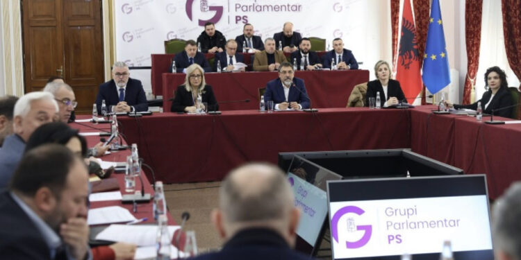 Socialistët injorojnë mosbindjen e opozitës