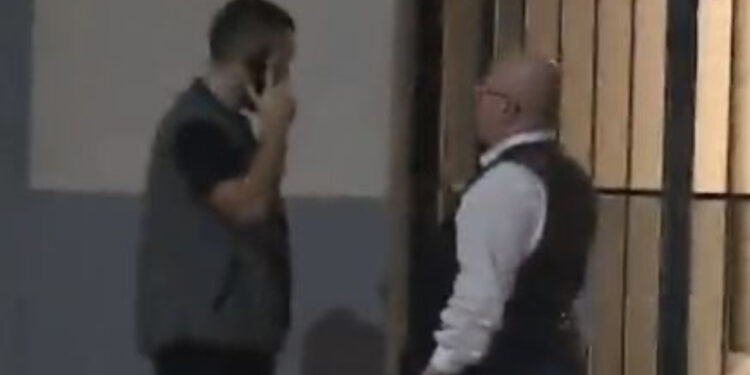 Djali i Ilir Metës viziton babain në paraburgim