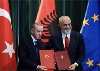 REL: Erdogan i premtoi Shqipërisë dronë kamikazë