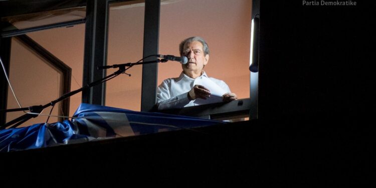 Berisha: Terroristët e armatosur që i zunë pritë Metës, kishin urdhër të shkrehnin karikatorët mbi armikun e Edi Ramës