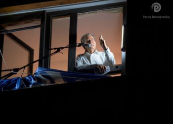 Berisha: Rama dërgoi kriminelët e RENEA-s për të dhunuar deputetët e opozitës duke u treguar tytat e armëve