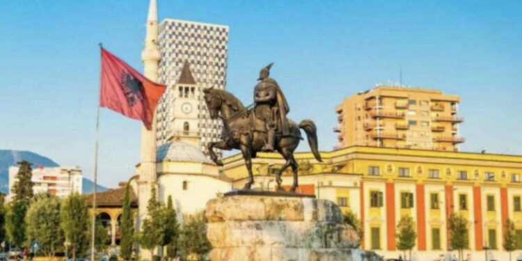 Blogu italian: Tirana, kryeqyteti i gjallë i Shqipërisë që duhet vizituar!