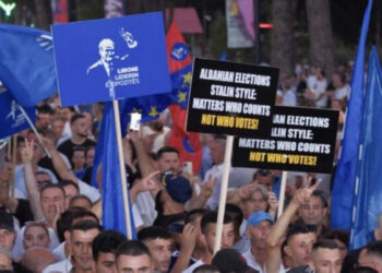 Mosbindja e PD mbërrin në Strasburg/ Opozita shqiptare protestë para Parlamentit Evropian