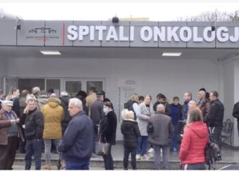 I riu me kancer vdes te Onkologjiku, s’iu dha ilaçi për kimioterapinë! Babai: S’më dhanë as recetën ta bleja vetë