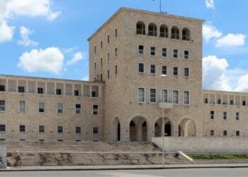 Të rinjtë po ikin, Universitetet ngelin bosh/ Viti i ri akademik/ Vetëm 60% e kuotave janë realizuar, disa degë me 1 student