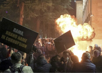 Berisha u jep zemër protestuesve: Mirëmëngjes o guximtarë, tani radha jonë