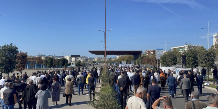 Protestë në Portin e Durrësit/ Sazan Guri: Këto mbetje nuk janë toksike as industriale, por shumë të rrezikshme