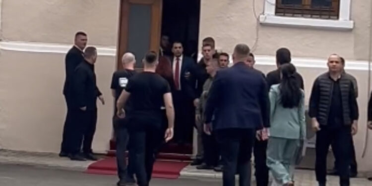 Nuk u lejua në Parlament, deputetja Hoti: Belinda ‘krekoset’, ka vjedhur 50 mln euro