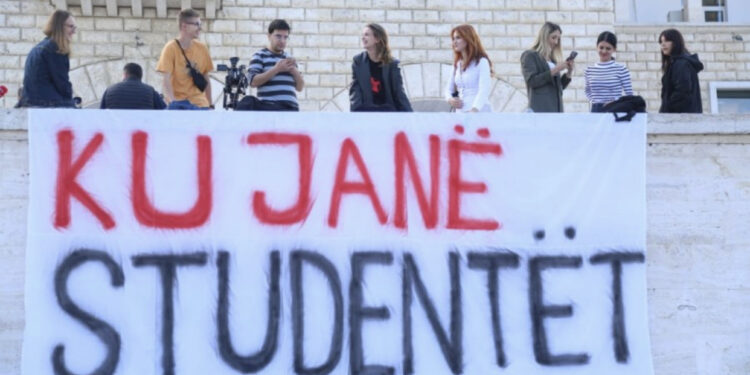 Merr fund Shqipëria/ Universitetet bosh, rinia merr rrugët e emigrimit, ja degët drejt zhdukjes