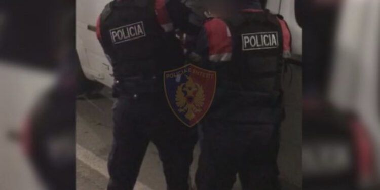 EMRI/ Ishte shpallur në kërkim për shitje të lëndëve narkotike, arrestohet 33-vjeçari në Korçë