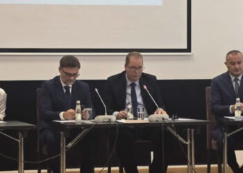 Financohet nga deputetët biznesmen të PS Laert Duraj dhe Vullnet Sinaj/ Enkelejd Alibeaj krijon partinë për tendera dhe para