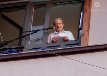 Berisha: Edi Rama pa tek flakët e karrigeve të parlamentit zjarrin e ligjit që do të djegë sarajet e Surrelit